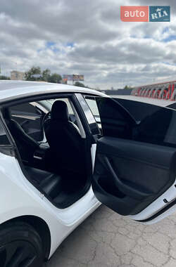 Седан Tesla Model 3 2021 в 
