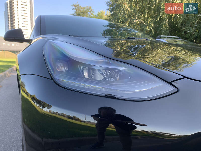Седан Tesla Model 3 2022 в Києві