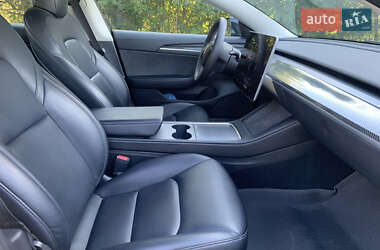 Седан Tesla Model 3 2022 в 