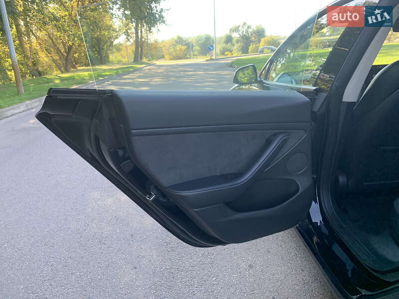 Седан Tesla Model 3 2022 в Києві