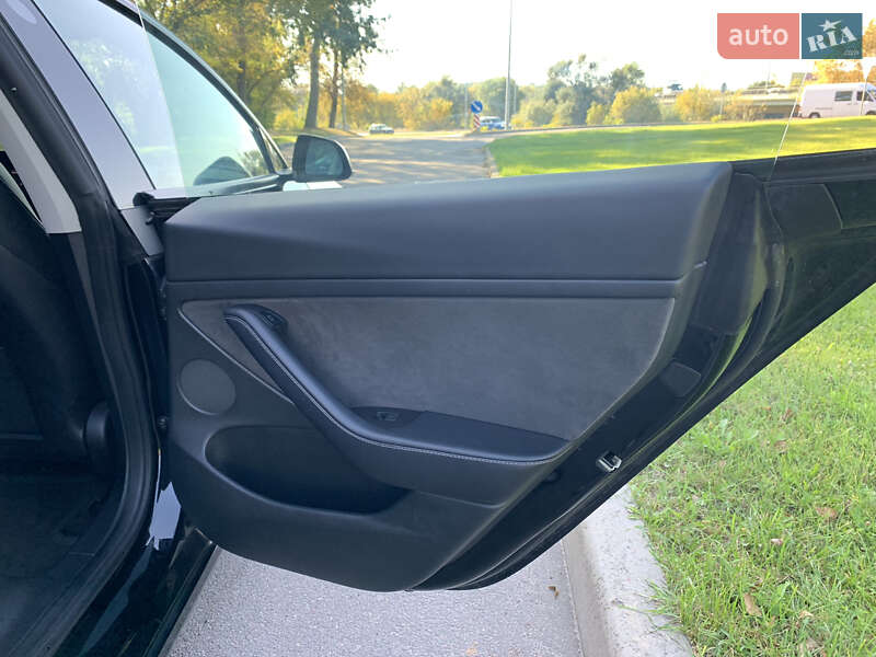 Седан Tesla Model 3 2022 в Києві