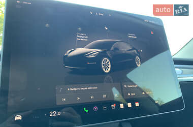 Седан Tesla Model 3 2022 в 