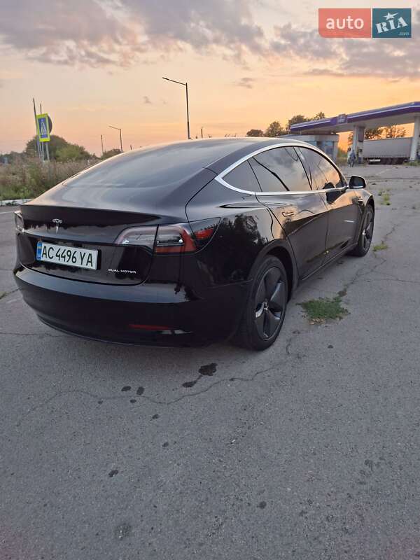 Седан Tesla Model 3 2019 в Нововолынске