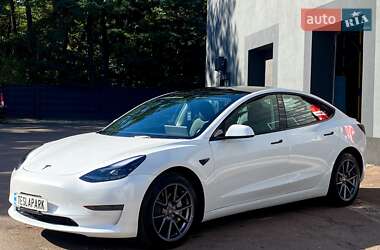 Седан Tesla Model 3 2023 в 
