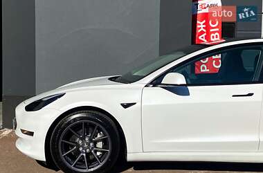 Седан Tesla Model 3 2023 в 