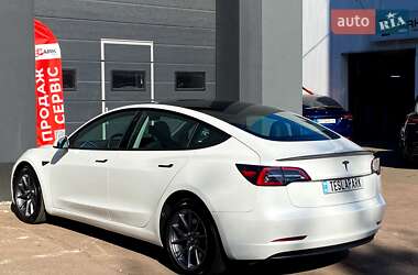 Седан Tesla Model 3 2023 в 