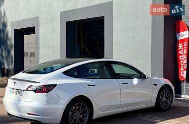 Седан Tesla Model 3 2023 в 