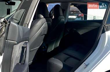 Седан Tesla Model 3 2023 в 