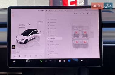 Седан Tesla Model 3 2023 в 