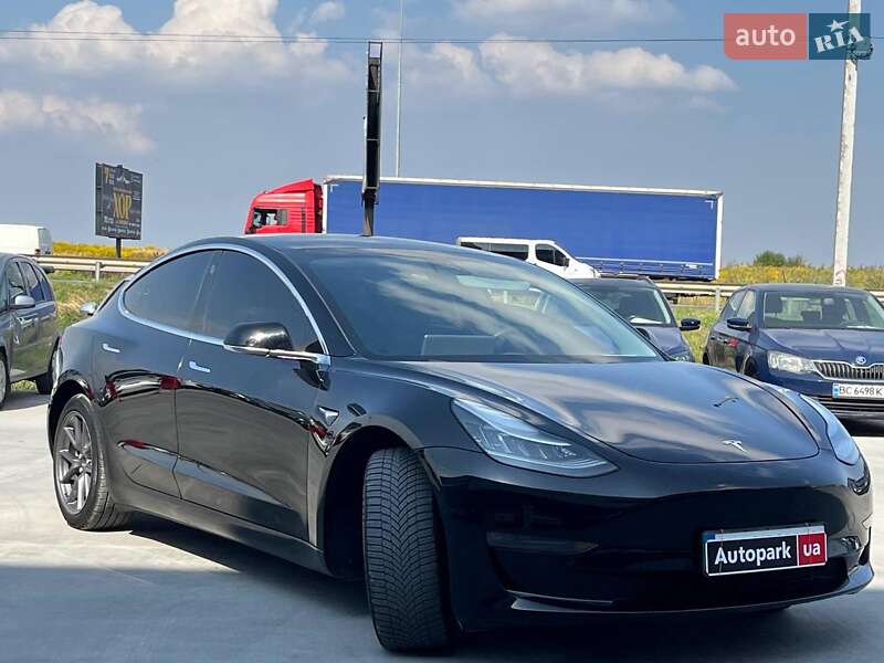 Седан Tesla Model 3 2019 в Львове