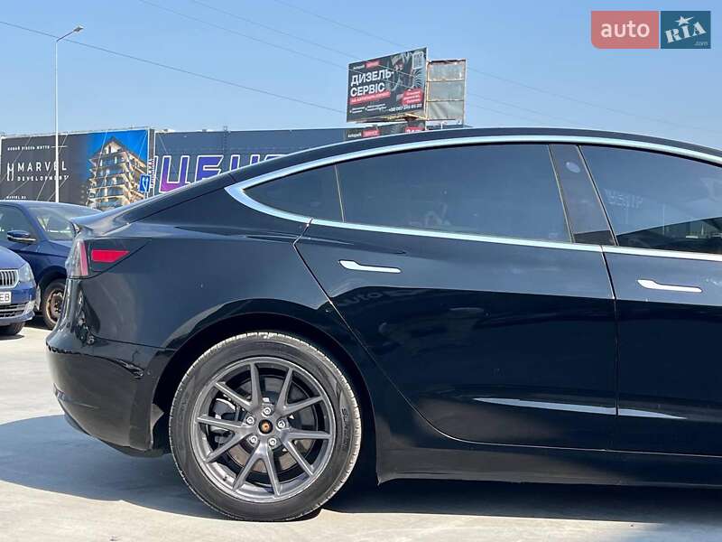 Седан Tesla Model 3 2019 в Львове