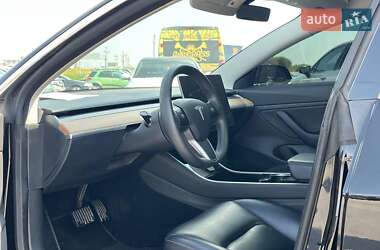 Седан Tesla Model 3 2019 в 