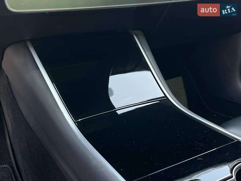 Седан Tesla Model 3 2019 в Львове