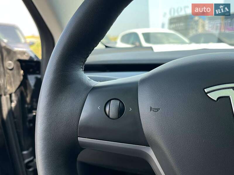Седан Tesla Model 3 2019 в Львове