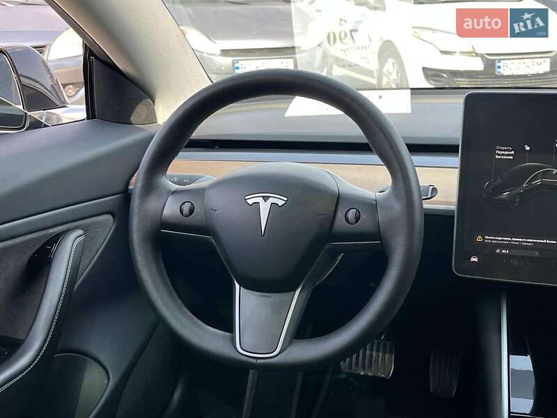 Седан Tesla Model 3 2019 в Львове