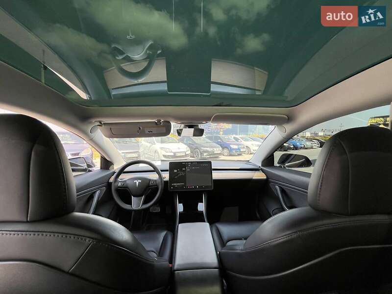 Седан Tesla Model 3 2019 в Львове