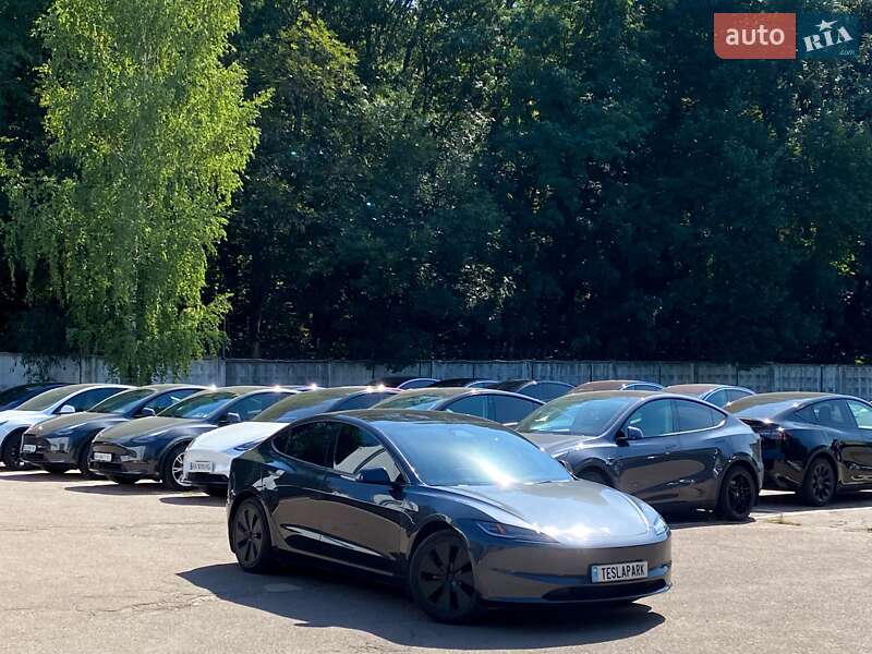 Седан Tesla Model 3 2024 в Киеве
