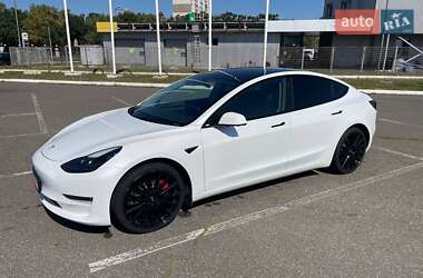 Седан Tesla Model 3 2022 в 