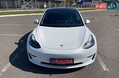 Седан Tesla Model 3 2022 в 