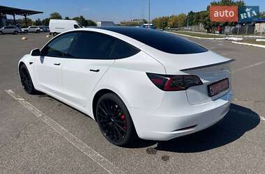 Седан Tesla Model 3 2022 в 