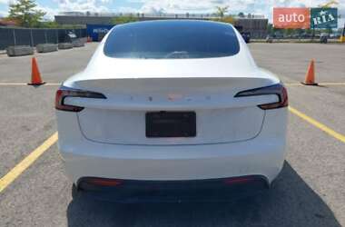Седан Tesla Model 3 2024 в 