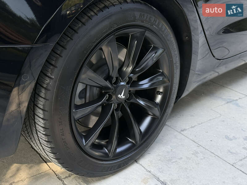Седан Tesla Model 3 2022 в Ивано-Франковске