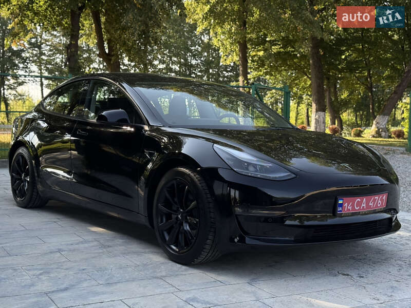 Седан Tesla Model 3 2022 в Ивано-Франковске