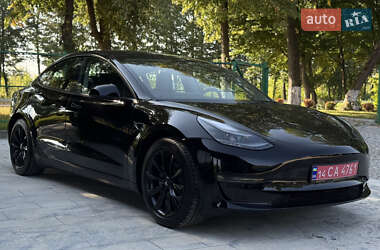 Седан Tesla Model 3 2022 в 