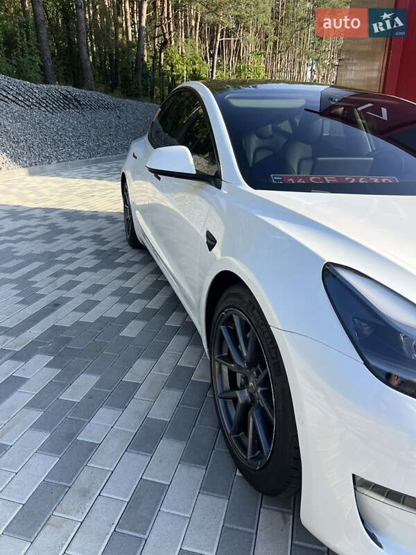 Седан Tesla Model 3 2021 в Львове