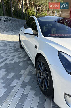 Седан Tesla Model 3 2021 в 