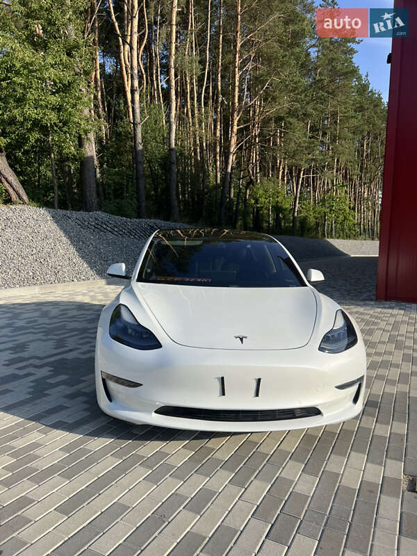 Седан Tesla Model 3 2021 в 