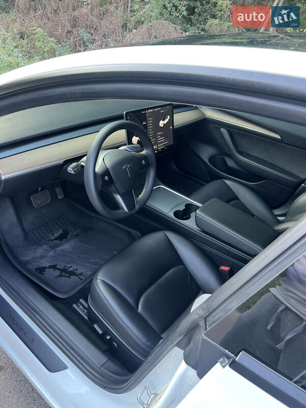 Седан Tesla Model 3 2021 в Львове