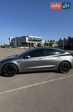 Седан Tesla Model 3 2024 в 