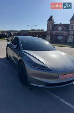 Седан Tesla Model 3 2024 в 