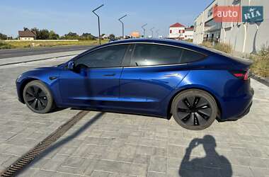 Седан Tesla Model 3 2024 в 