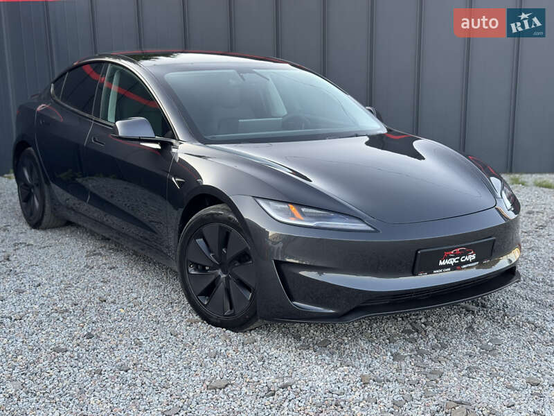 Седан Tesla Model 3 2024 в Луцке