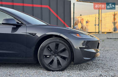 Седан Tesla Model 3 2024 в 