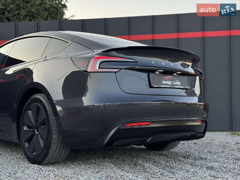 Седан Tesla Model 3 2024 в Луцке