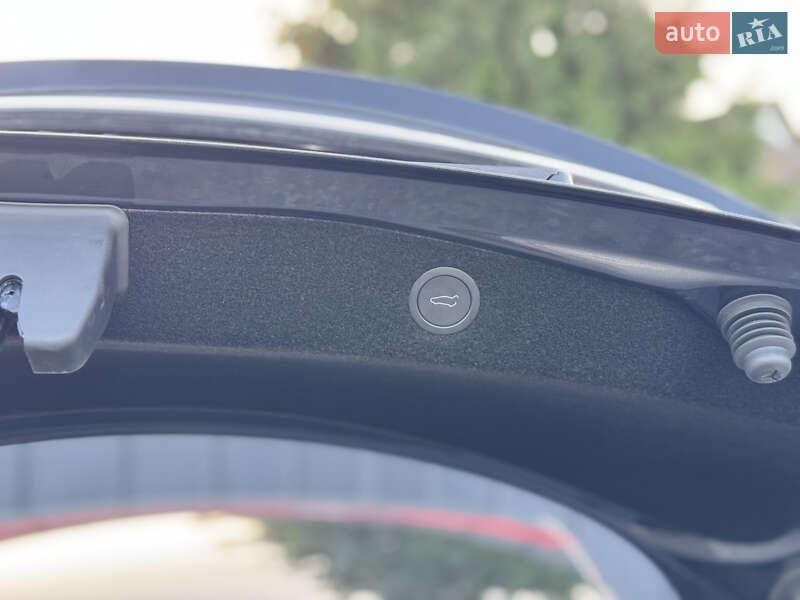 Седан Tesla Model 3 2024 в Луцке