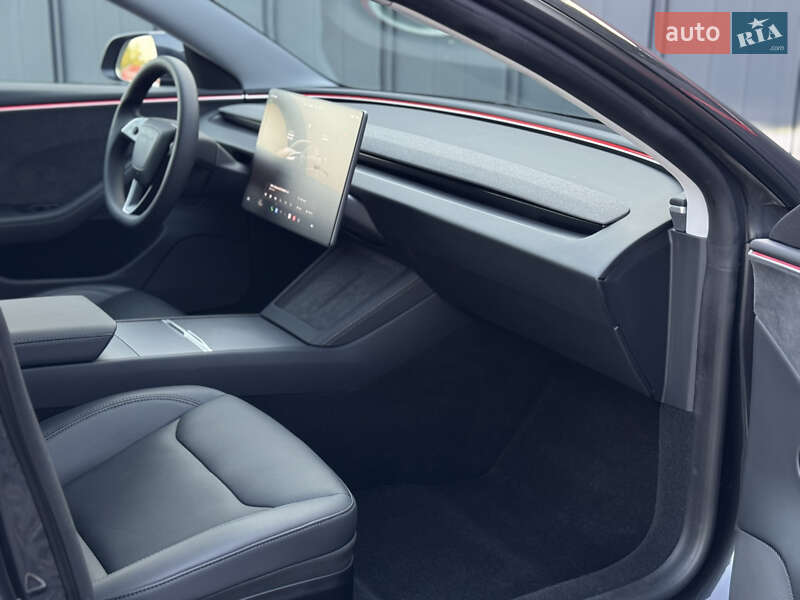 Седан Tesla Model 3 2024 в Луцке