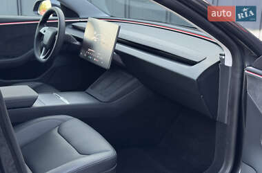 Седан Tesla Model 3 2024 в 
