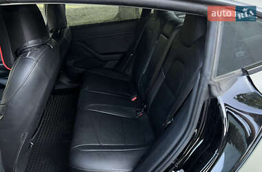 Седан Tesla Model 3 2022 в 
