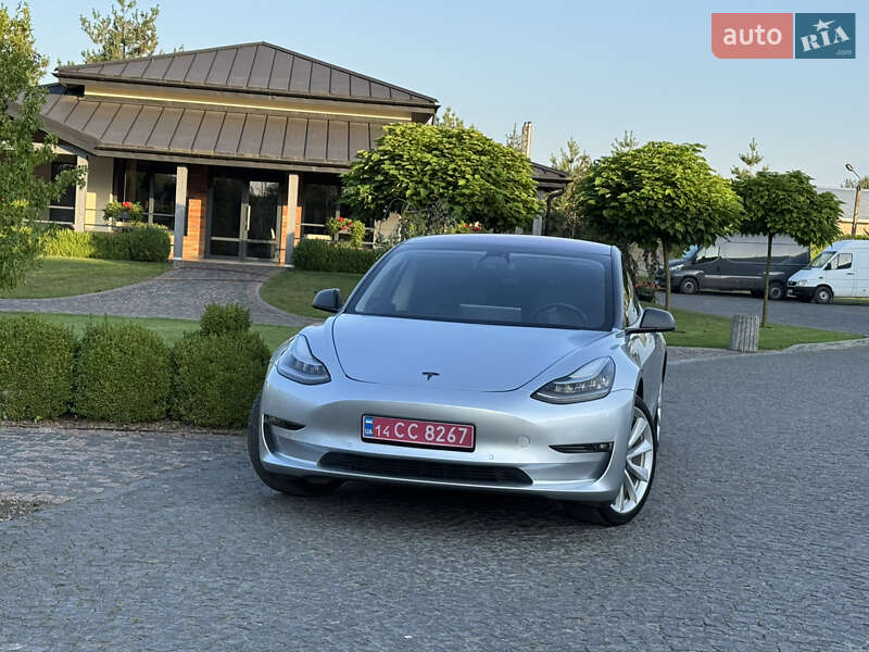 Седан Tesla Model 3 2018 в Львове