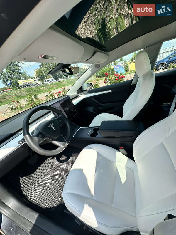Седан Tesla Model 3 2022 в Полтаві