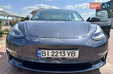 Седан Tesla Model 3 2022 в 