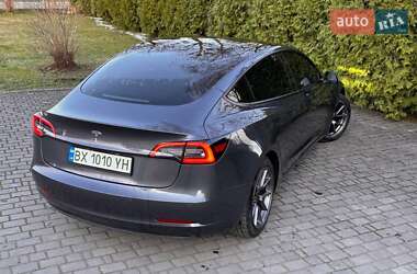 Седан Tesla Model 3 2021 в 
