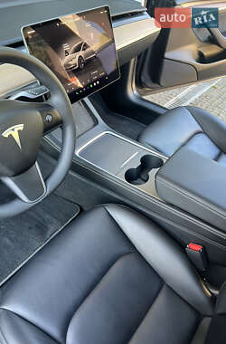 Седан Tesla Model 3 2023 в 