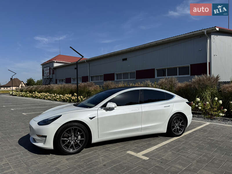Седан Tesla Model 3 2020 в Луцке