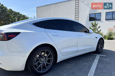 Седан Tesla Model 3 2020 в 