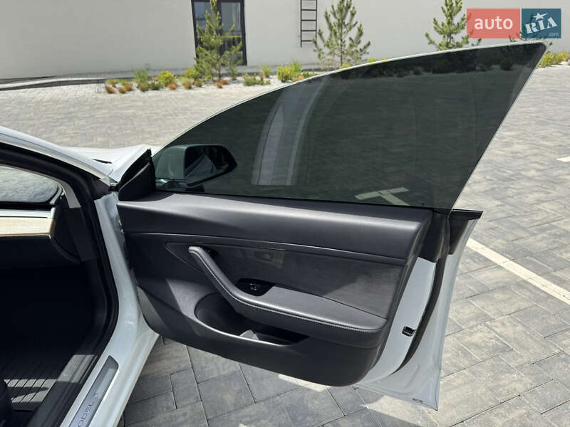 Седан Tesla Model 3 2020 в Луцке